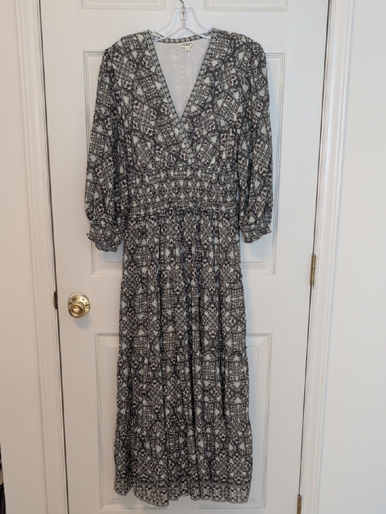 Max Studio Dresses & Skirts - Max Studio Black & White V-Neck Smocked Waist Maxi Dress